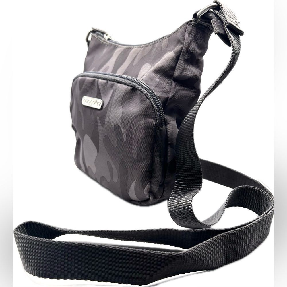 Baggallini Women’s Gray Camouflage Small Joey Crossbody Bag, Great Condition - Picture 3 of 9
